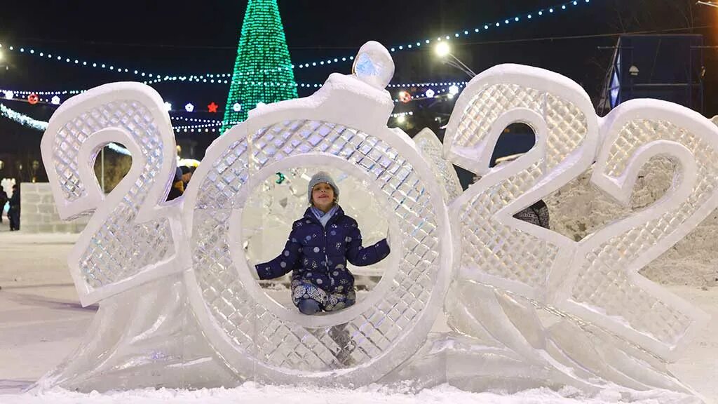 Ледовая 13. Снежный городок Павлин.