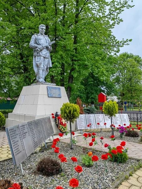 Мочалин памятник Ермаковский район с. Григорьевка. Село Ермаковское достопримечательности. Достопримечательности Ермаковского района. Какие исторические памятники есть в селе Родыки.