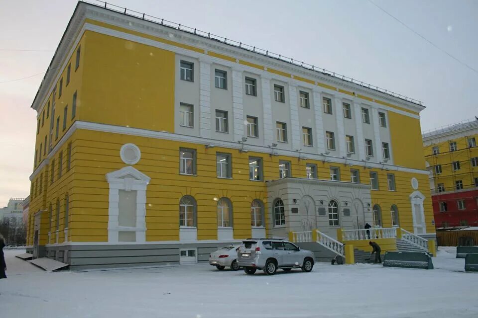 Норильск колледж искусств 2014. Богдана хмельницкого 17 норильск. Норильский колледж искусств учебный корпус. Колледж искусств норильск. Колледж искусств норильск.