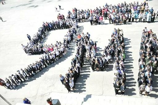 Демонстрация 1 мая колонна профсоюза. Первое мае в санкт петербурге. День победы в сша. Автопробег фнпр шмаков. Маршевая колонна людей.
