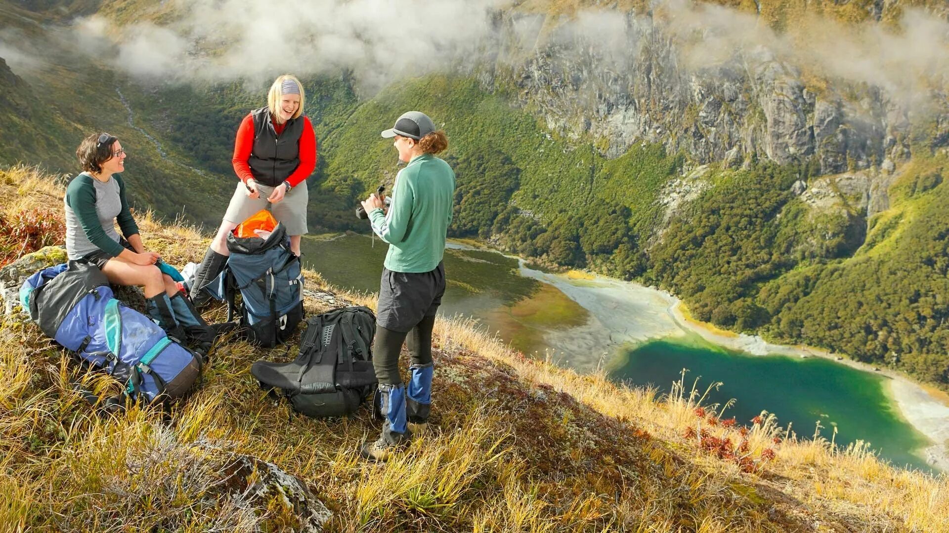 Travel discover. Пнший ЭКОТУРИЗМВ Финляндиии. Тропа Рутберн новая Зеландия. Шри Ланка горы треккинг. Новая Зеландия экотуризм.