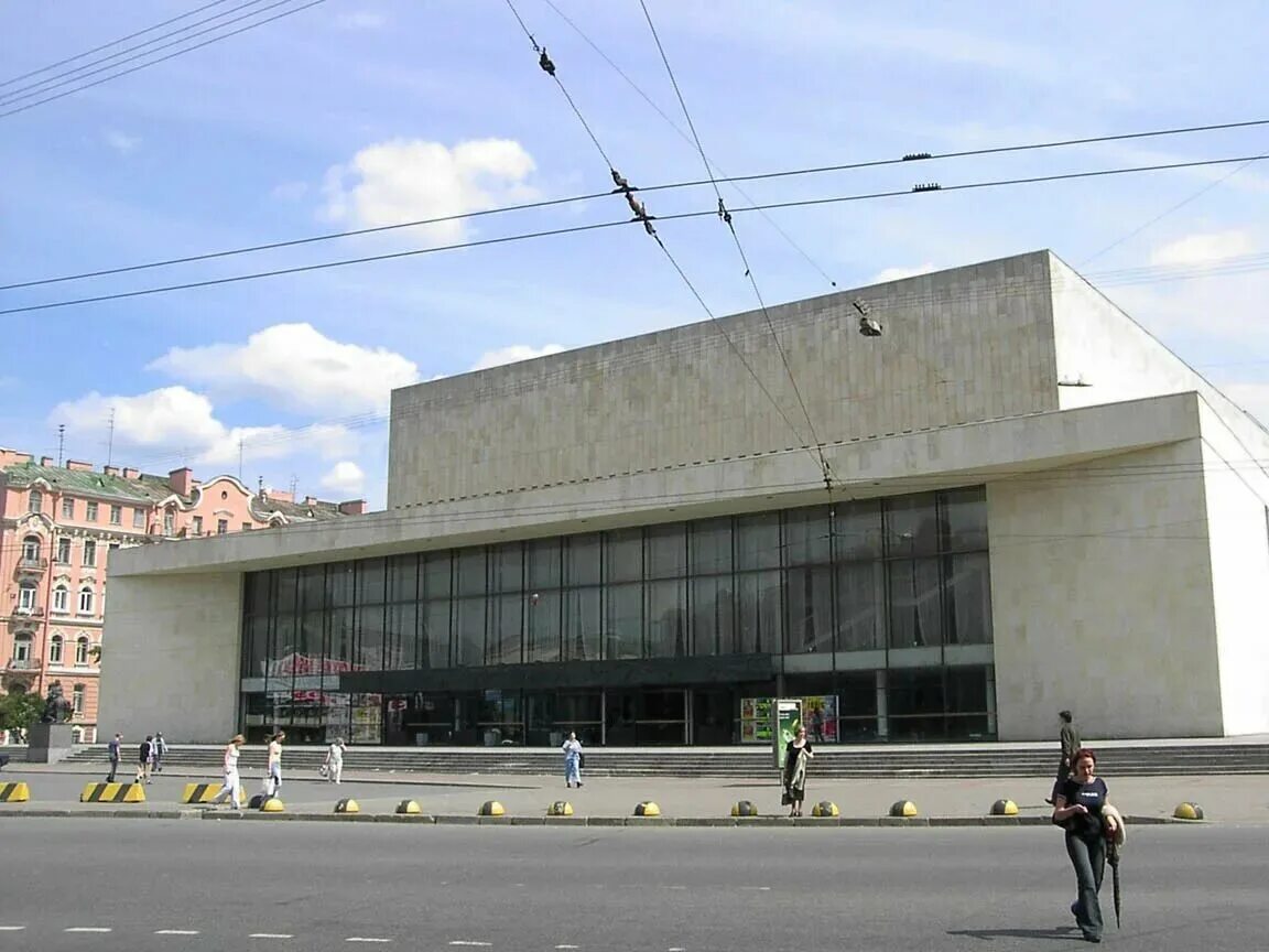 Зал октябрьский санкт-петербург. Большой зал октябрьский в санкт петербурге. Бкз октябрьский спб. Бкз октябрьский гримерки. Концертный зал бкз октябрьский.