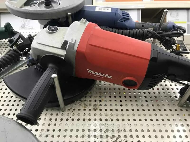 Болгарка макита красная 150. Makita m9508. Makita mt штроборез красный. Шлифовальная машина макита красная. Макита мт красная.