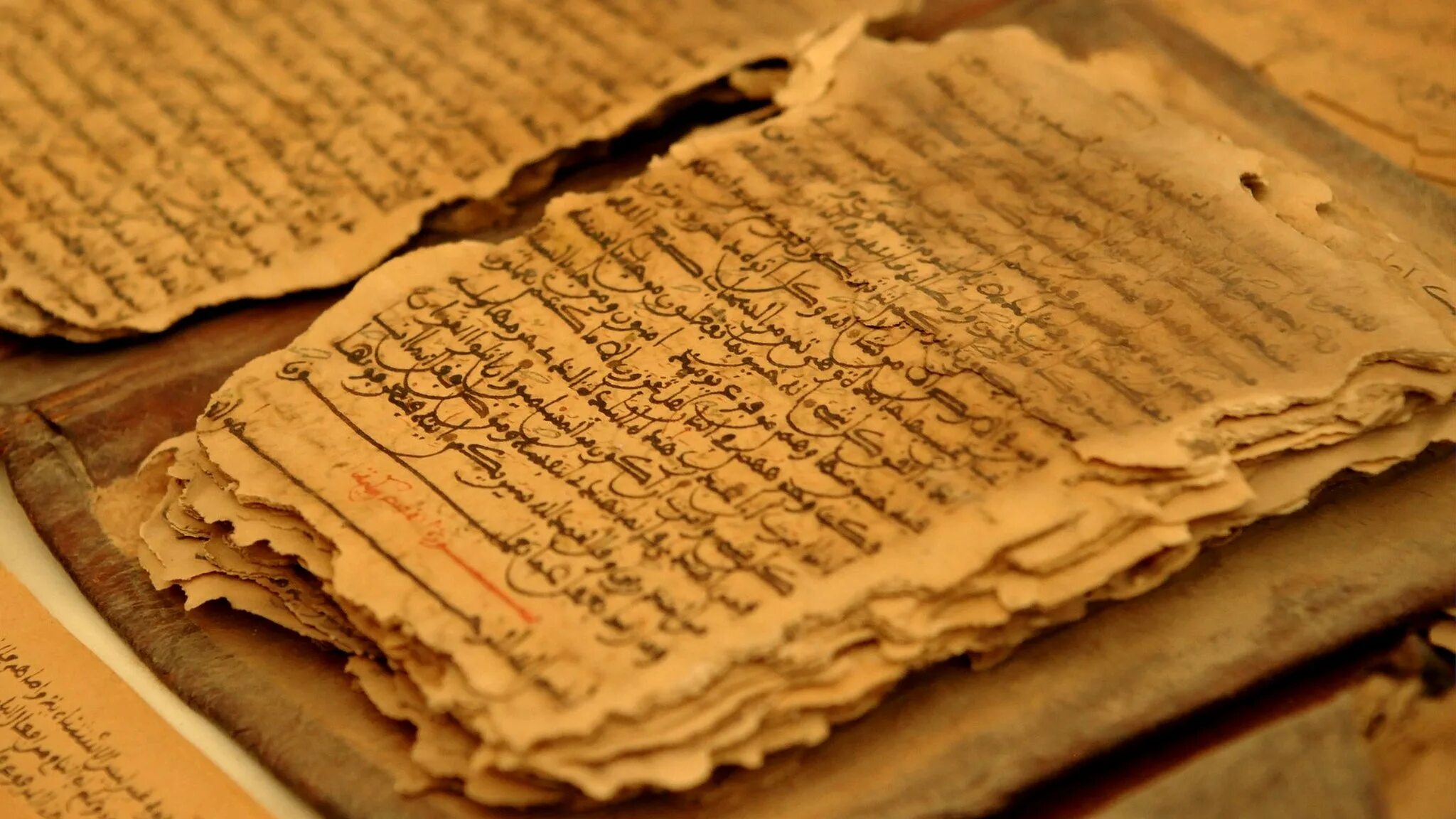 старинный манускрипт. рукописи фото. старинный манускрипт. рукопись и перо. старинные рукописи.