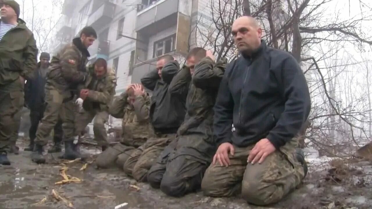 Взяли в плен укропа. Издевательства чеченцев над пленными. Взяли в плен укропа. Взяли в плен укропа. Взяли в плен укропа.