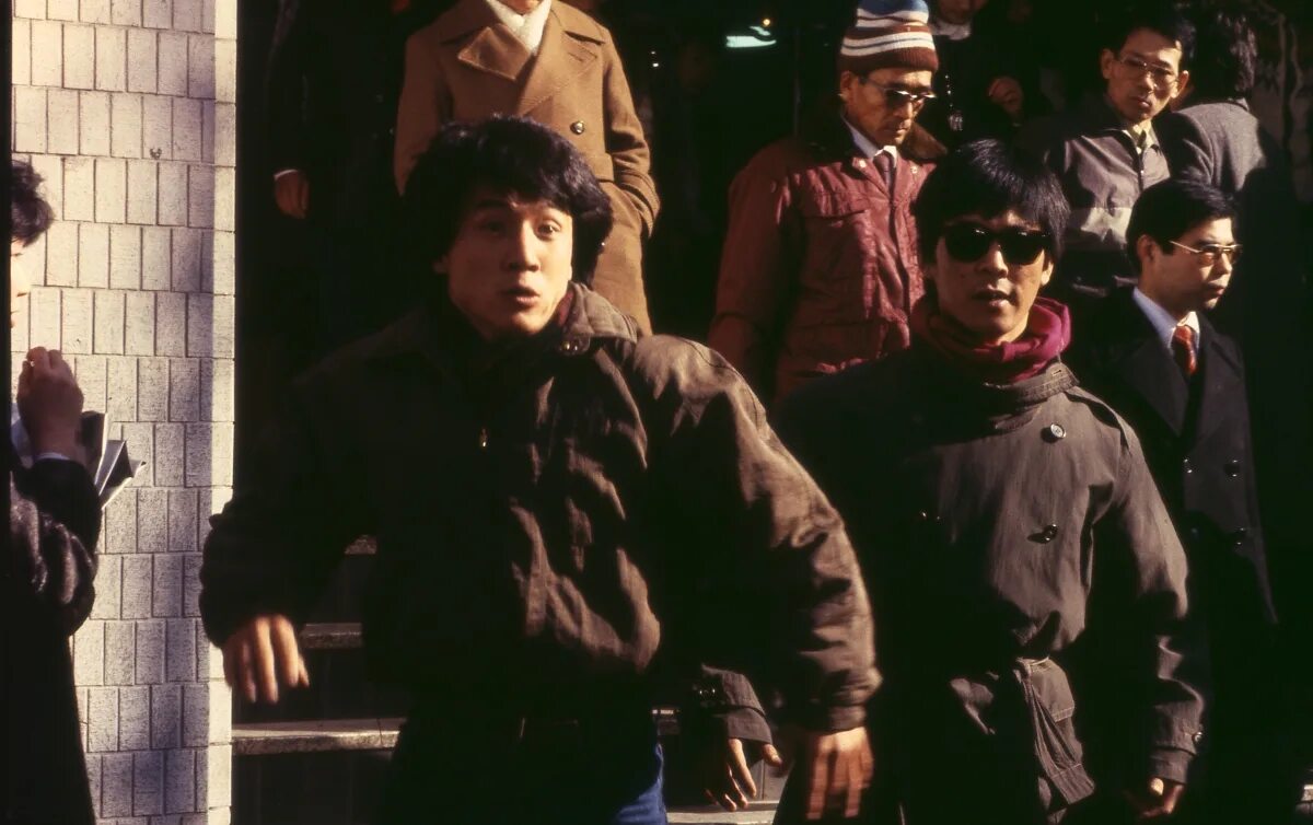 мои счастливые звезды 2 фильм 1985. My lucky stars джеки чан. мои счастливые звезды фильм 1985. митико нисиваки с джеки чаном. джеки чан мои счастливые звезды.