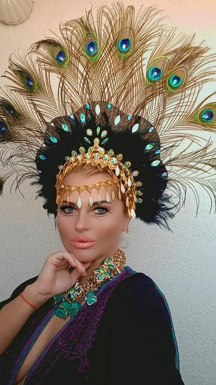 Лалеш с павлином. Перо павлиньего фазана. Художник арт- деко claire coxon. Бабашева павлин. Фея с зелеными волосами.