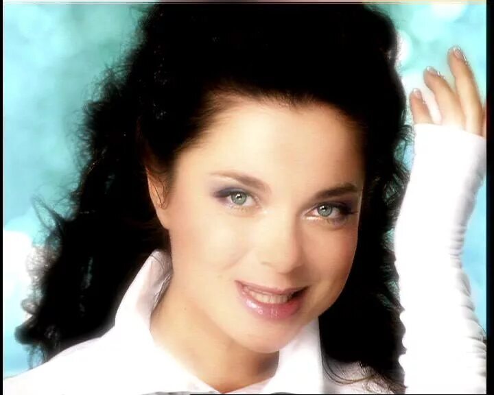 Слово жизни music. На грани миров нина новолодская. Наталья королева - твой мир. Наташа королёва твой мир. Твой мир королева.