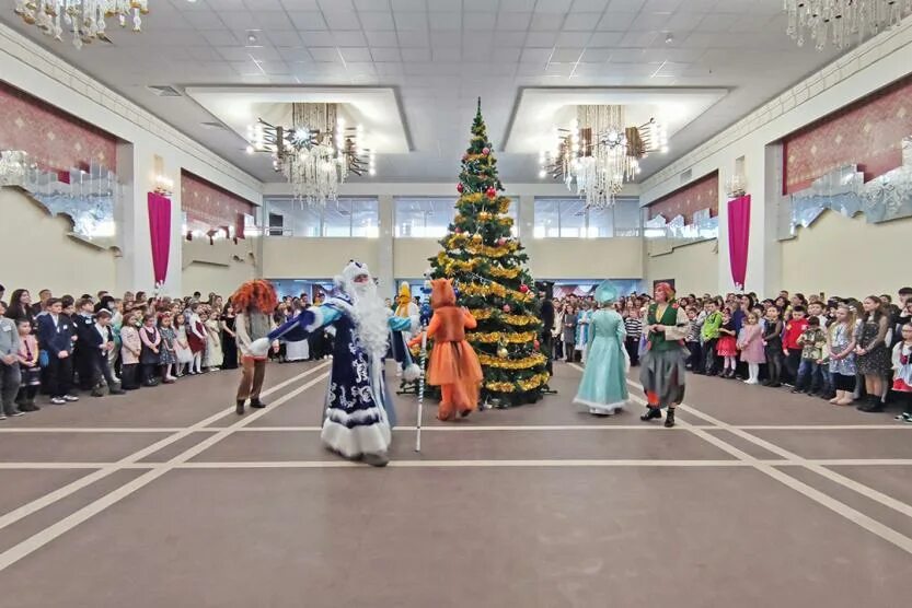гдк елка уфа. спектакль сундук деда мороза. уфимская елка. столичная елка уфа. уфа открытие главной елки уфа.