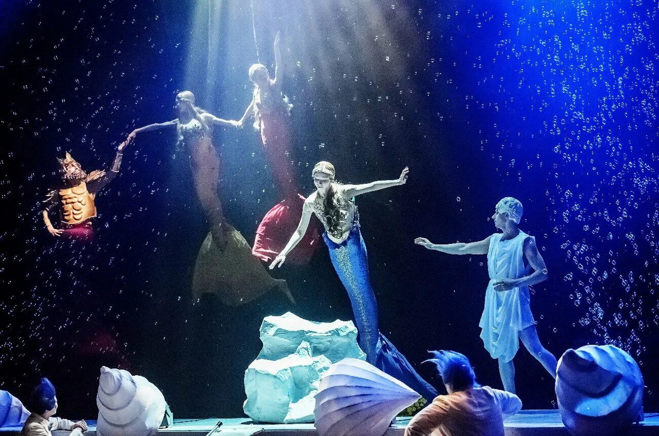 Мюзикл русалочка стейдж. Театральная декорация к русалочке. Спектакль русалочка   нижний  новгород. Театр русалочка ижевск. Елена газаева русалочка.