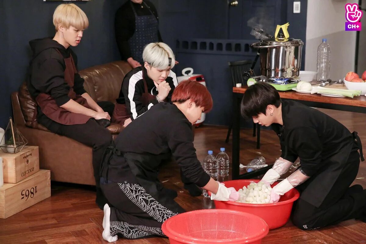 Dallyeola bangtan телепередача. Юнги бтс. Bts run ep. Шуга ран бтс. Dallyeola bangtan телепередача.