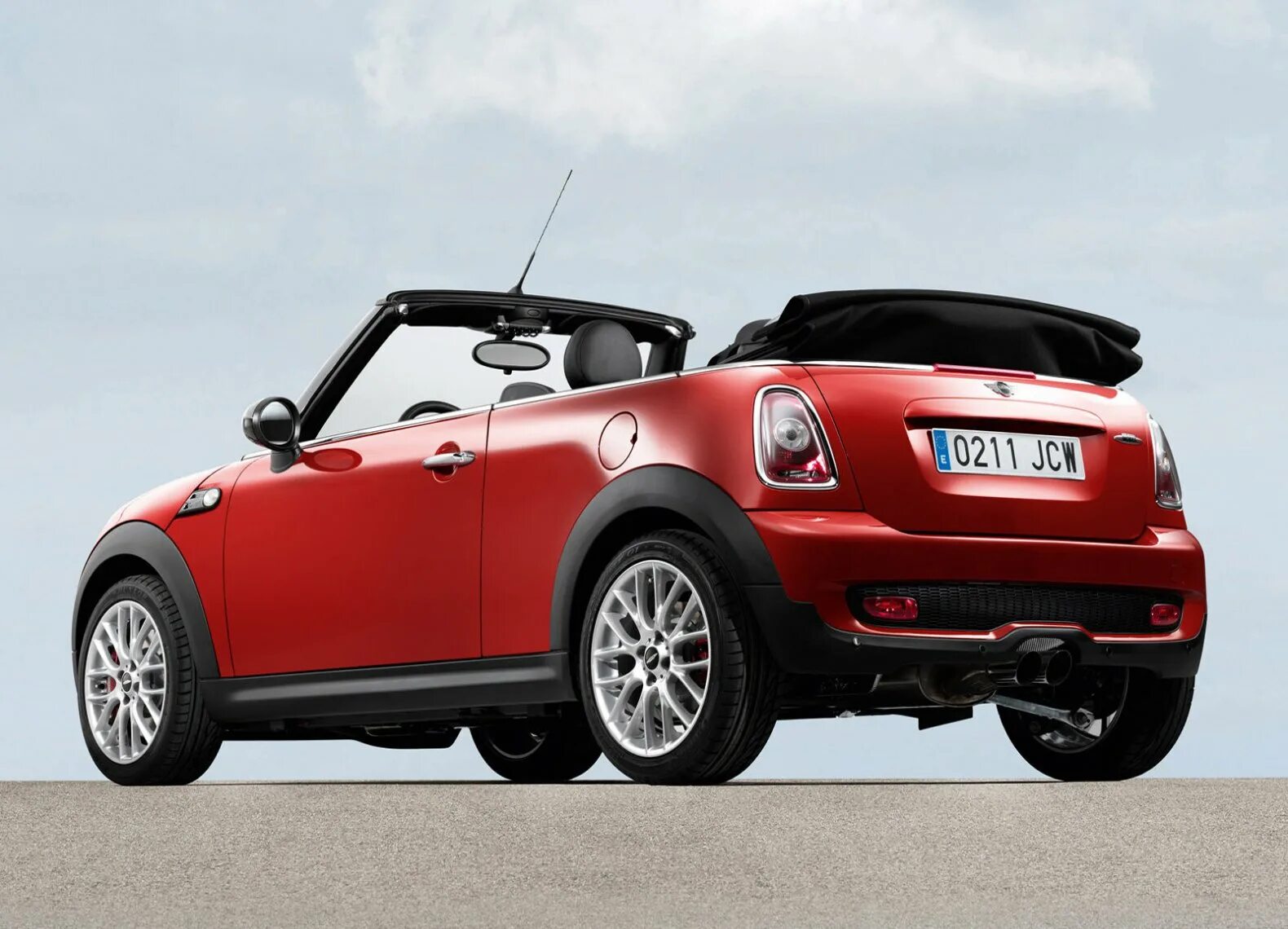 Ограбление по-итальянски мини купер. Мини ваз. Мини купер. Мини купер родстер с жесткой крышей. Мини автор.