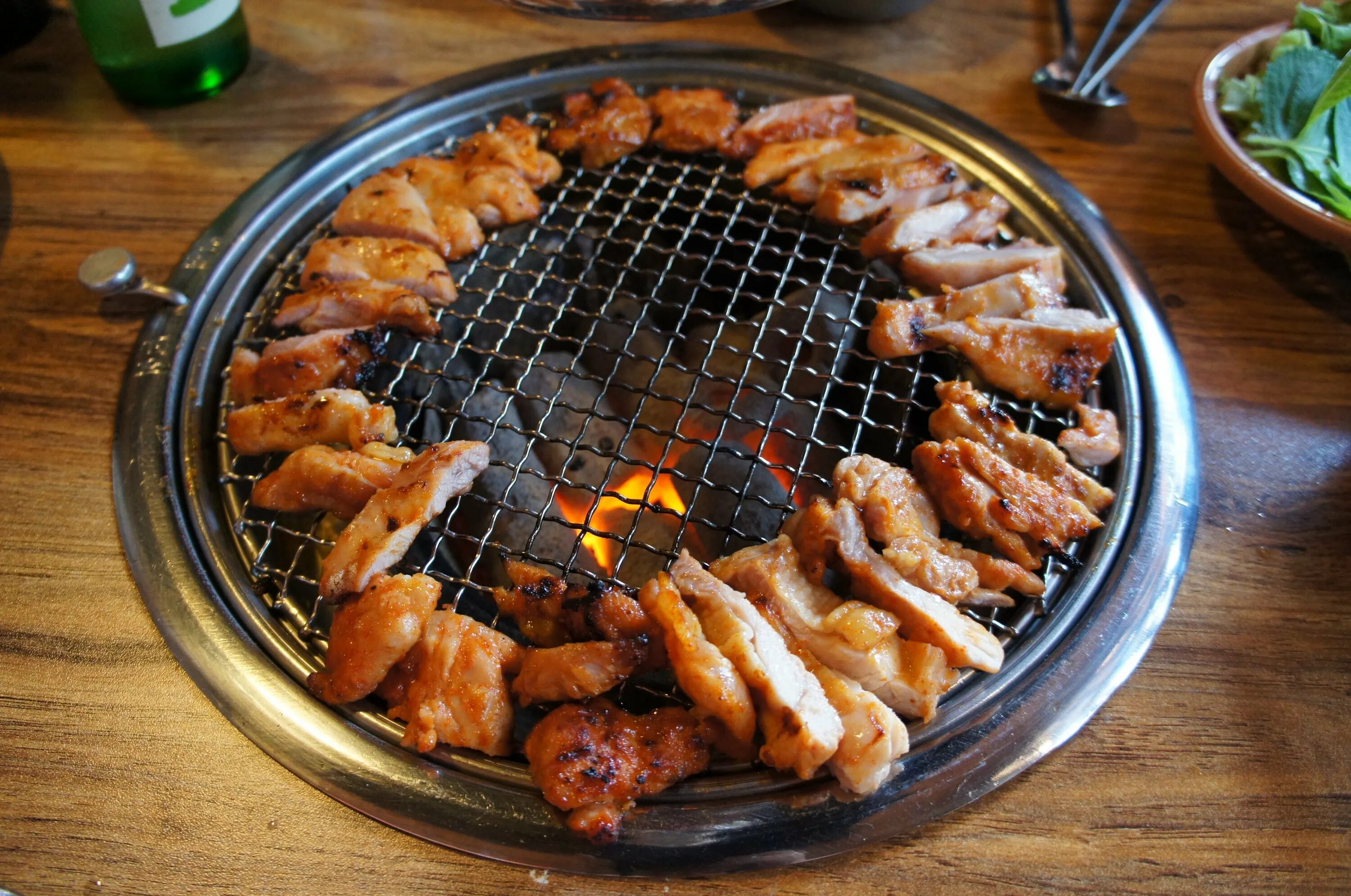 Корейское барбекю. Жаровни для корейского барбекю. Корейское барбекю в москве. Кореан барбекю. Bbq buffet тайланд.