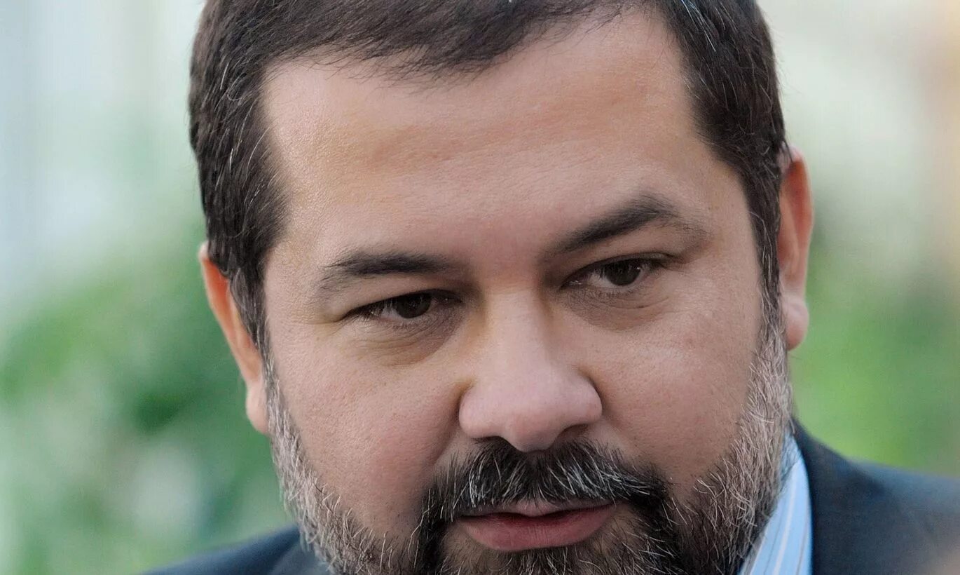 Сергей васильевич лукьяненко. Сергей лукьяненко российский писатель-фантаст. Сергей лукьяненко автор. Лукьяненко писатель. Лукьяненко писатель фантаст.
