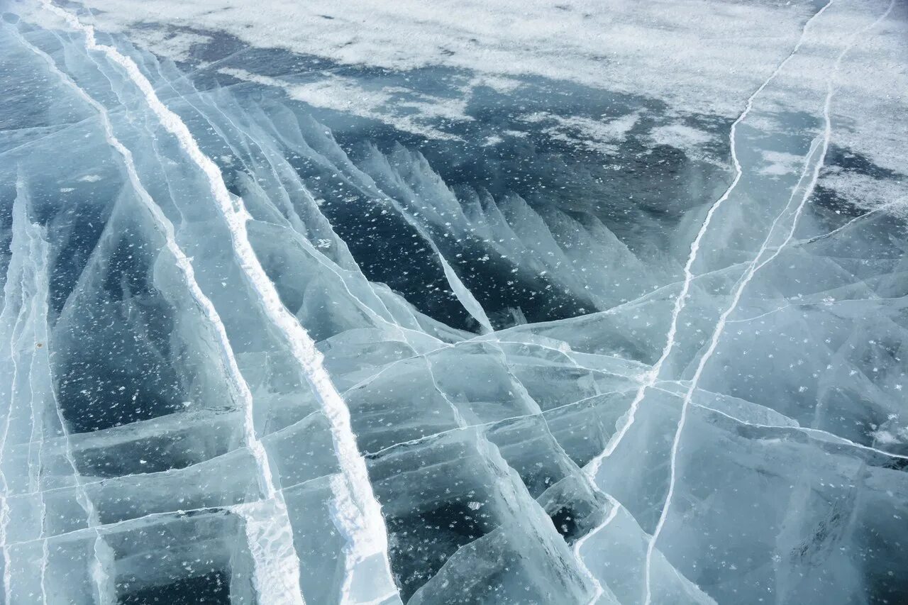 Если внести лед с сильного мороза. Лед Байкала. Байкал зимой. Зима лед.