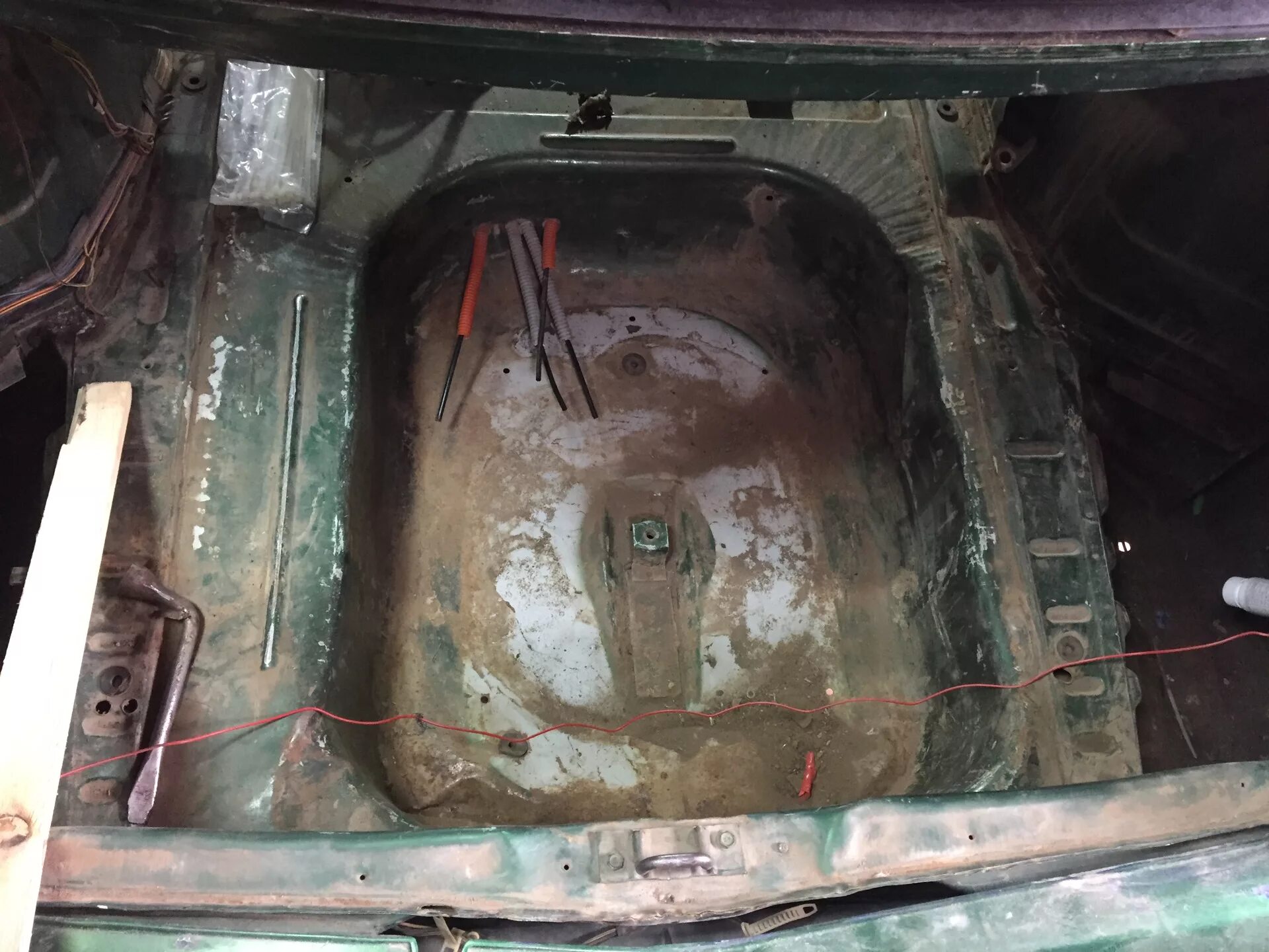 Задний стакан ваз 2110. Переваренная ваз 2110. Переварка ваз 2110. Днище ваз 2112. Переварка порогов ваз 2110.