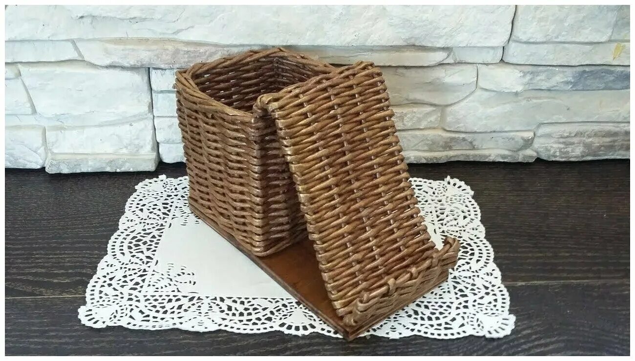 плетеная подставка. плетеная подставка. плетеная подставка. подставка под горячее плетеная. подставка для бутылок из бумажной лозы.