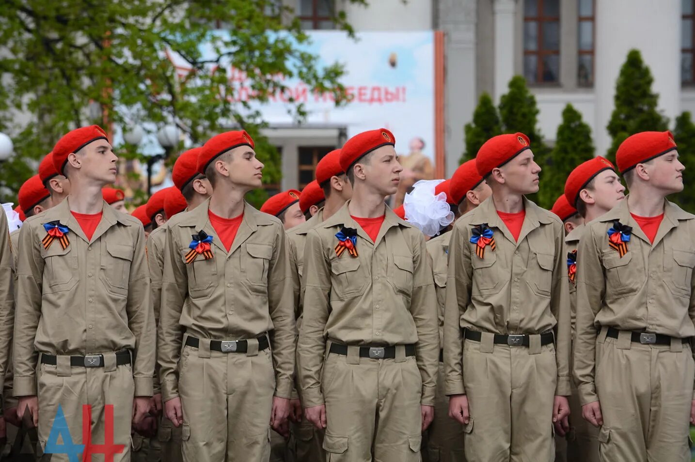 Одежда юнармии. Молодая гвардия Юнармия ДНР. Молодая гвардия Юнармия ЛНР. Юнармейская форма Брянск. Юнармия форма.