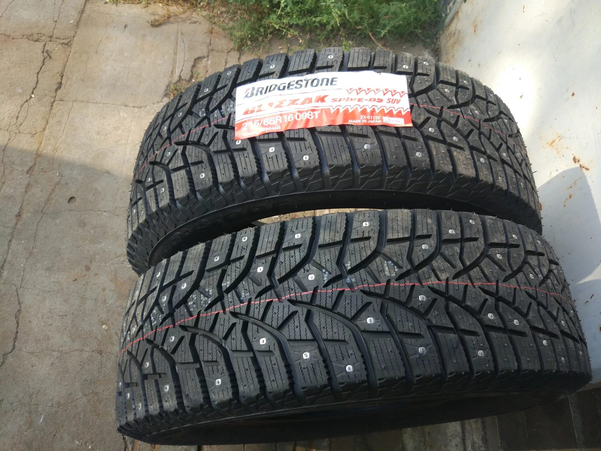 Шины бриджстоун спайк. Bridgestone Blizzak Spike-02. Bridgestone Blizzak Spike-02 SUV. Bridgestone Blizzak Spike-02 SUV 215/65 r16. Bridgestone Blizzak Spike-02 зимняя шипованная.