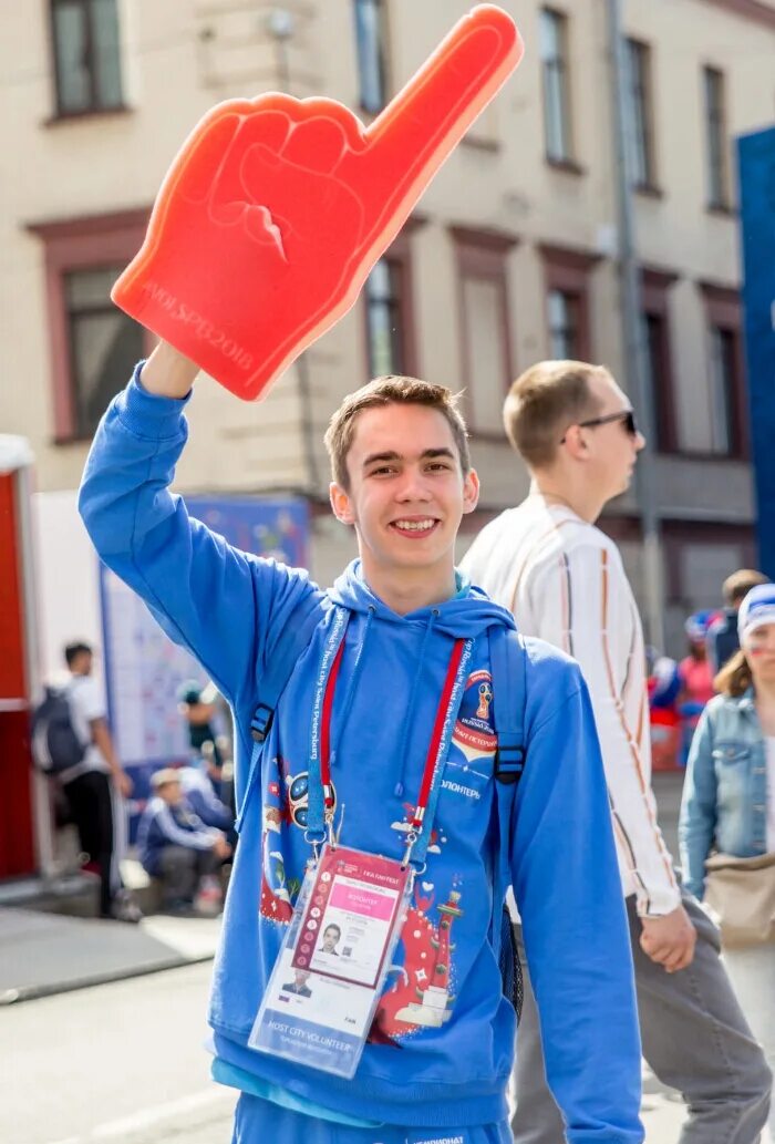 Волонтер ЧМ 2018 Санкт-Петербург. Жилет волонтера ЧМ по футболу 2018. FIFA Санкт Петербург. Костюм волонтер футбол 2018. Волонтеры чемпионат