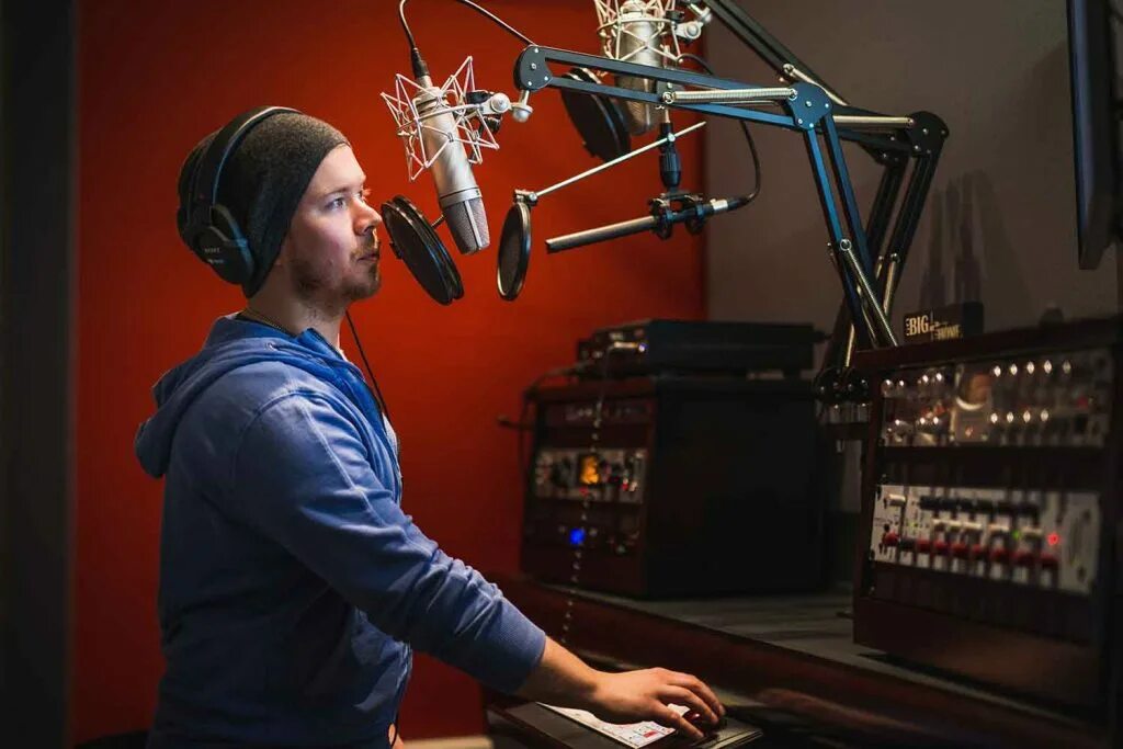 студия звукозаписи. Apogee ensemble thunderbolt. аудио. студия звукозаписи на компьютере. музыкальная студия.