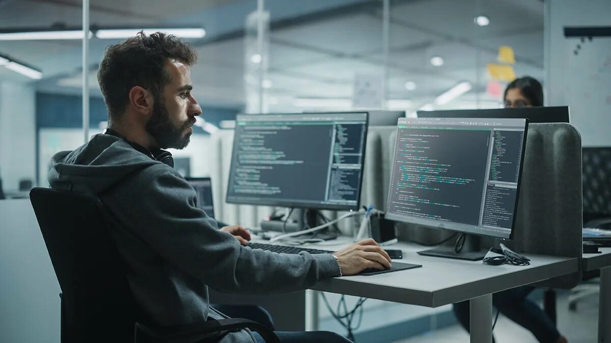 Applications programmer
