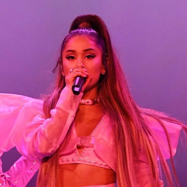 Grande pink. Ariana grande pink dress. Ariana grande pink. Ариане гранде в розовом. Kicks singer.