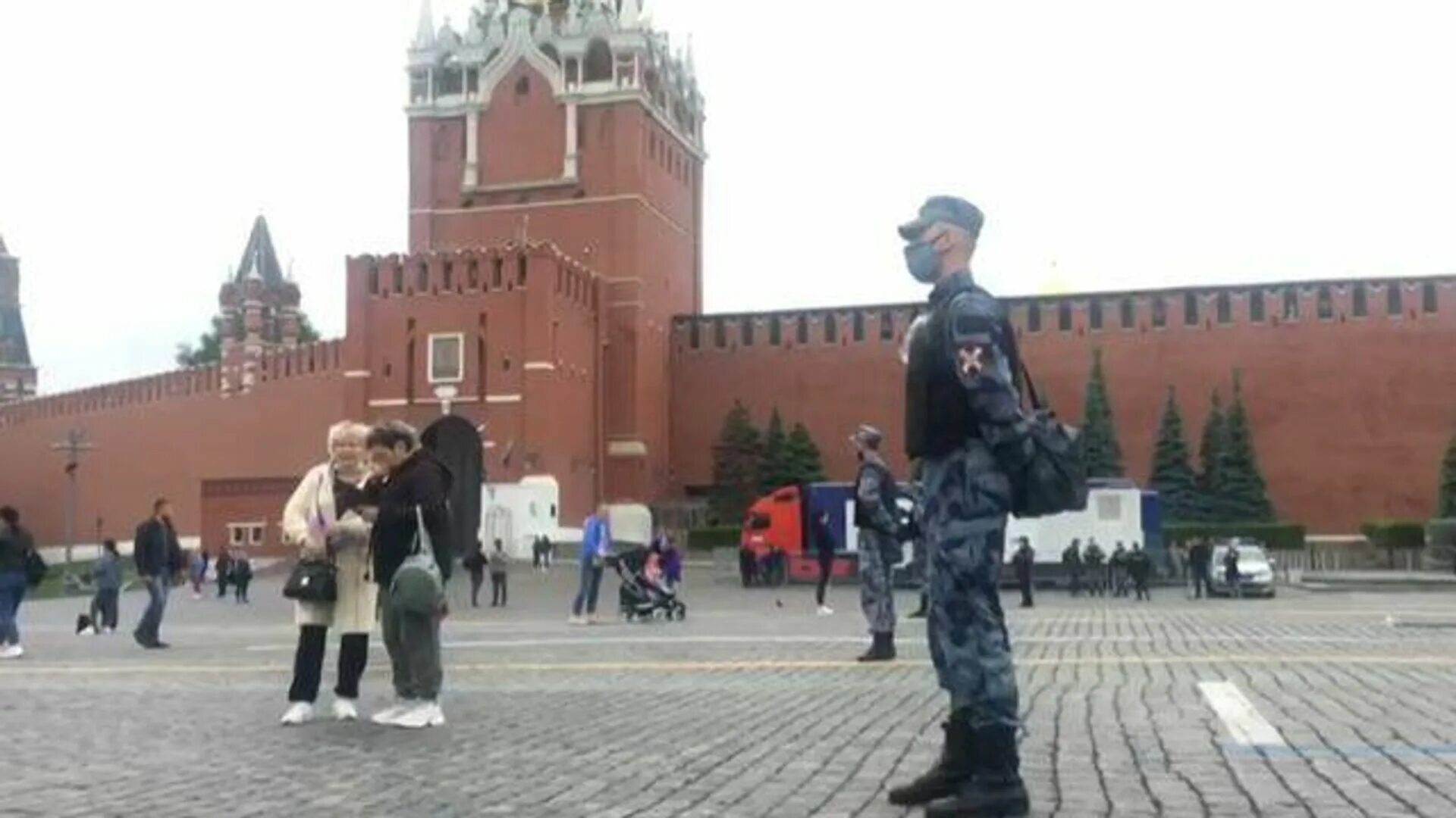 Павленский художник красная площадь.