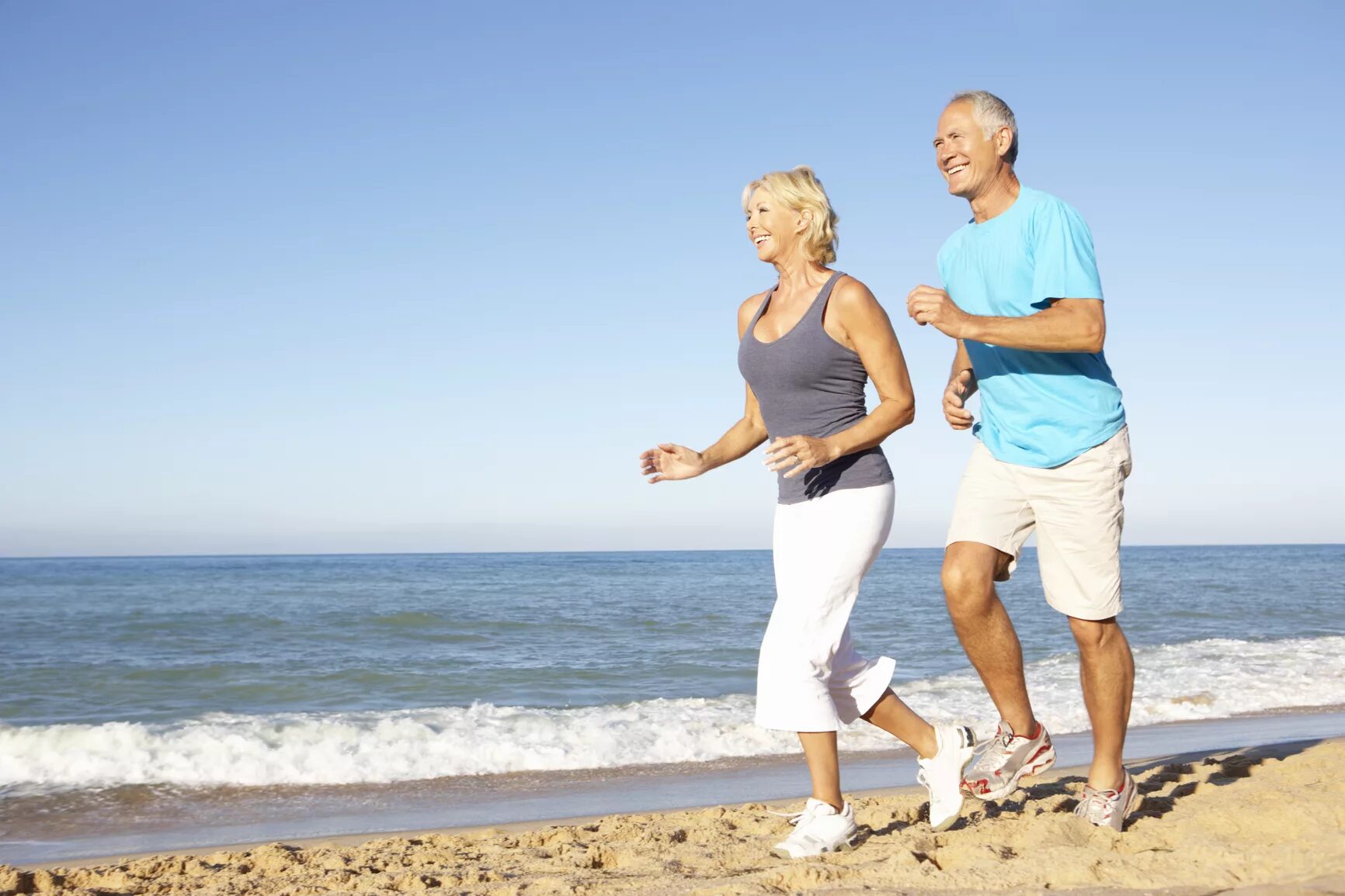 Пожилой возраст мужчина и женщина. Физическая активность пожилых. Пожилые активный образ жизни. Здоровый образ жизни для пожилых людей. Красивые Здоровые пожилые люди.