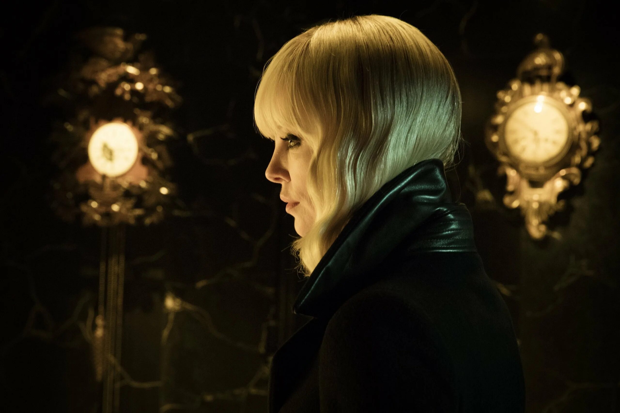 Atomic blonde. Шарлиз Терон взрывная Блондинк.