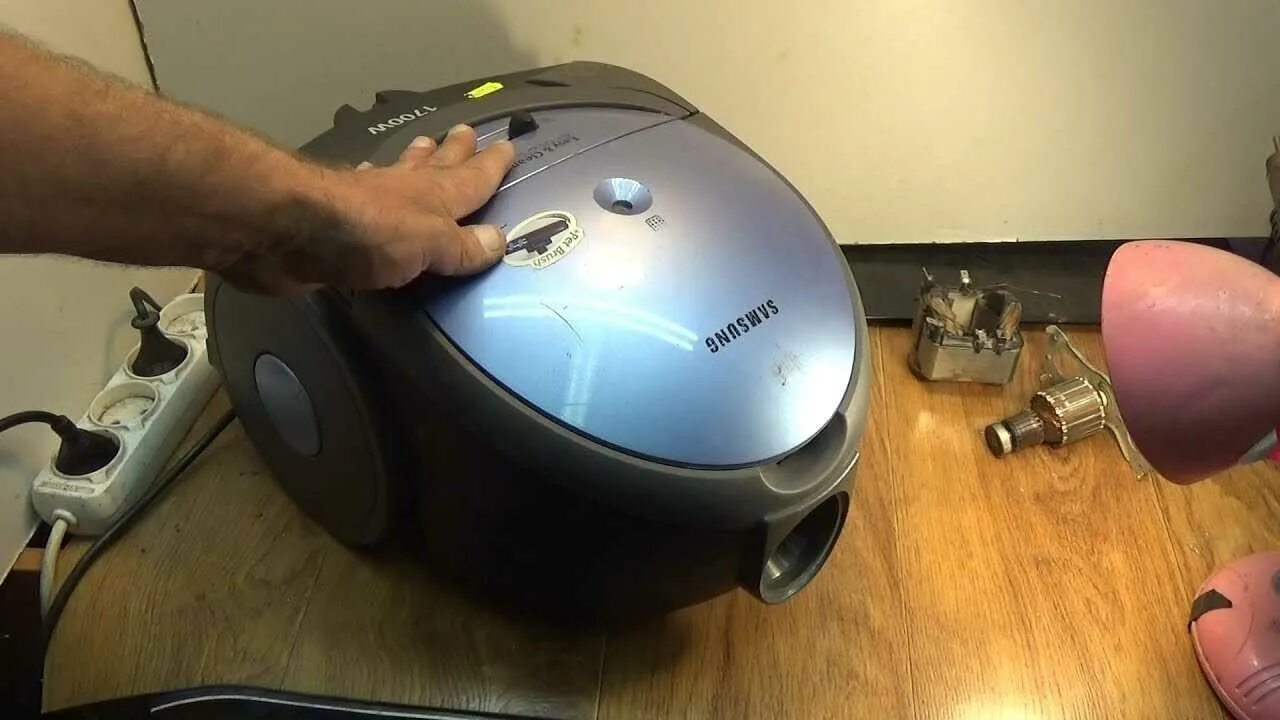 Почему не выключается пылесос. Пылесос samsung sc5120. пылесос самсунг 2000w. samsung пылесос perfectum 1600w. пылесос самсунг 1700.