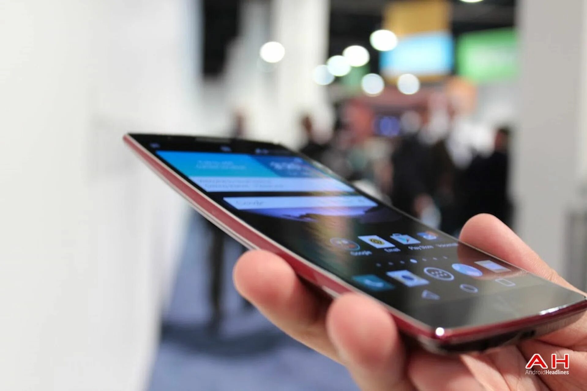 Телефон с открытым экраном. LG G Flex 2. LG G Flex. LG С изогнутым экраном смартфон. LG A 6 С изогнутым экраном.