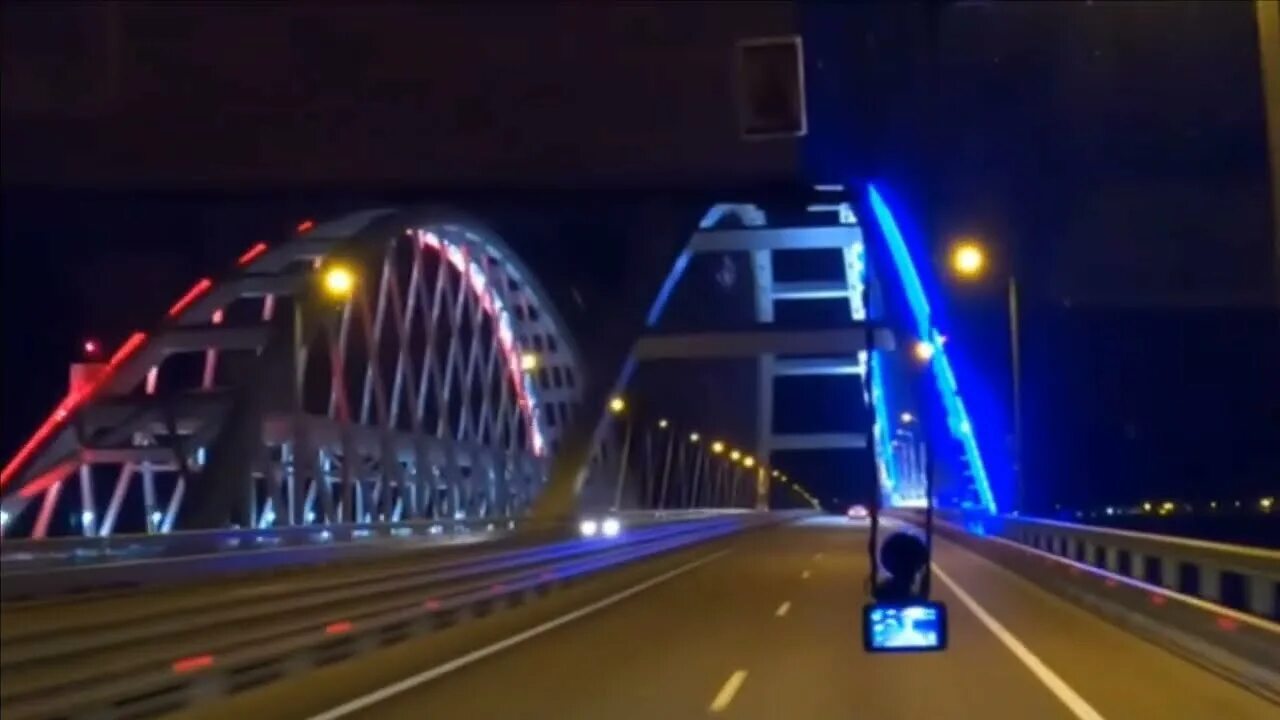 Сегодня ночью на крымском мосту. Керченский мост ночью. крымский мост ночью. крымский мост подсветка. мост керчь ночью.