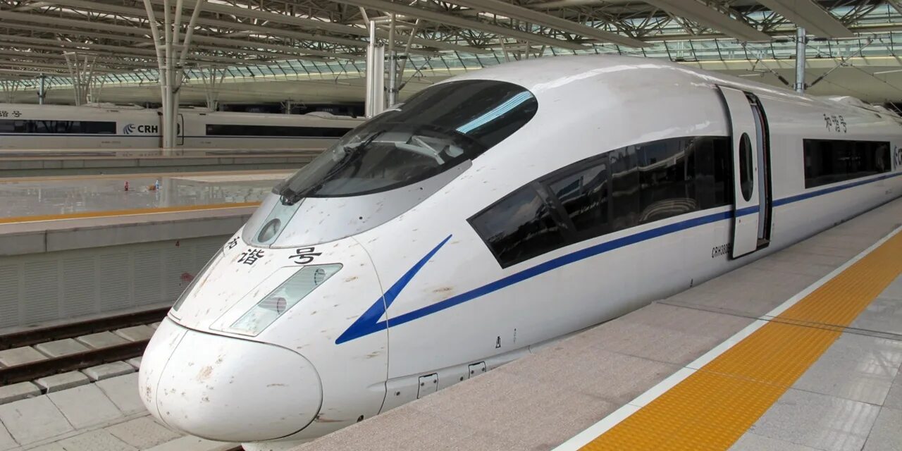 Поезд возрождение. Китайский Сапсан поезд. Сапсан в Китае. Высокоскоростной поезд Сапсан. Скоростные поезда в Китае.