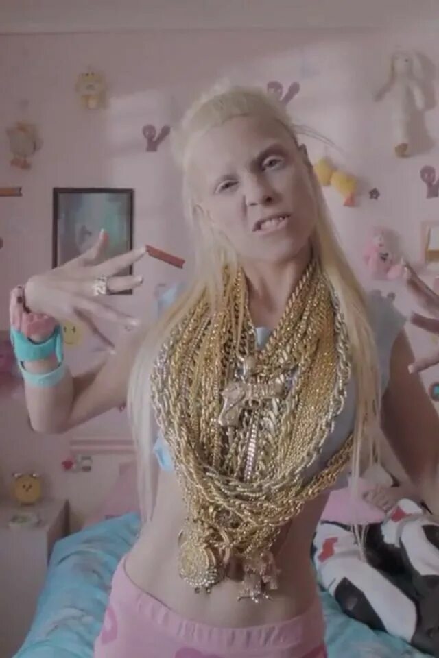 Die antwoord baita jou. Йоланди фиссер бейби. Die antwoord baby's on fire перевод. Baby is on fire. Baby's on fire клип.