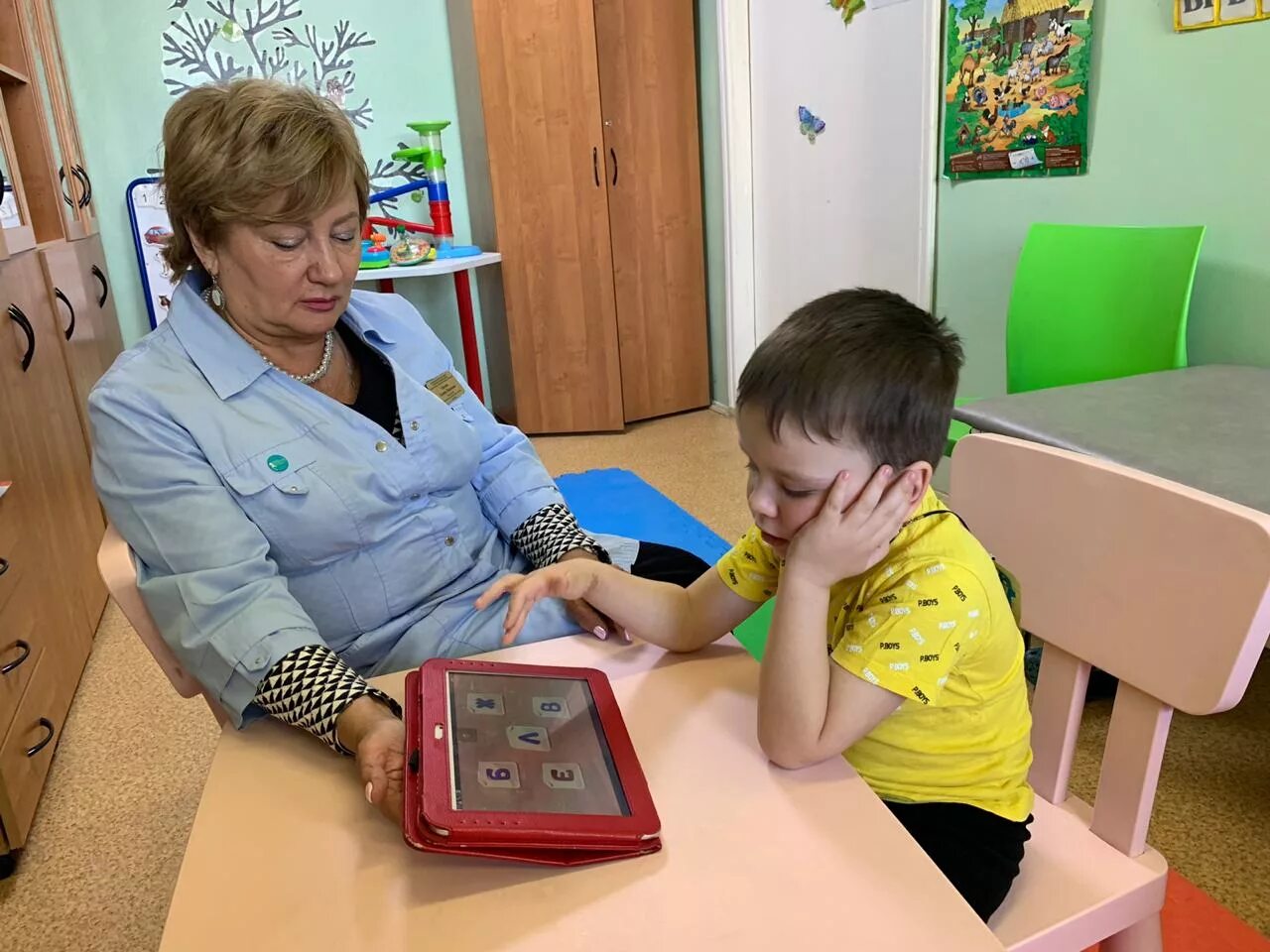 Центр детской психоневрологии дневные стационары. Научно-практический центр детской психоневрологии. центр детской психоневрологии на мичуринском проспекте. занятие с логопедом перед школой.