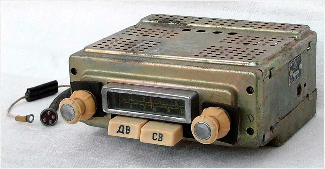 Авто приемники. Автомобильный радиоприемник а-17. а17 автомобильный приемник. радиоприёмник а127. приемник москвич 407.