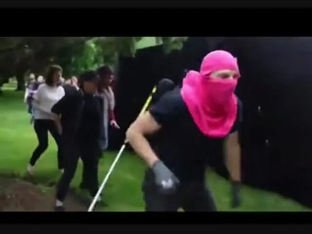 ударил шлемом в нос автохаму