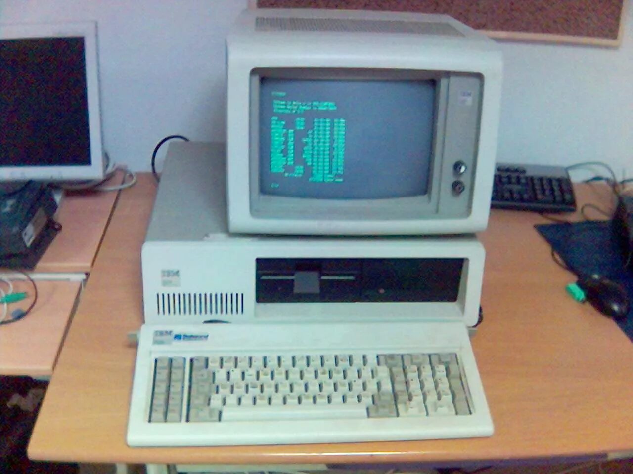 Ibm xt. IBM PC XT 286. IBM PC XT 5150. IBM personal Computer XT. Первый компьютер IBM.