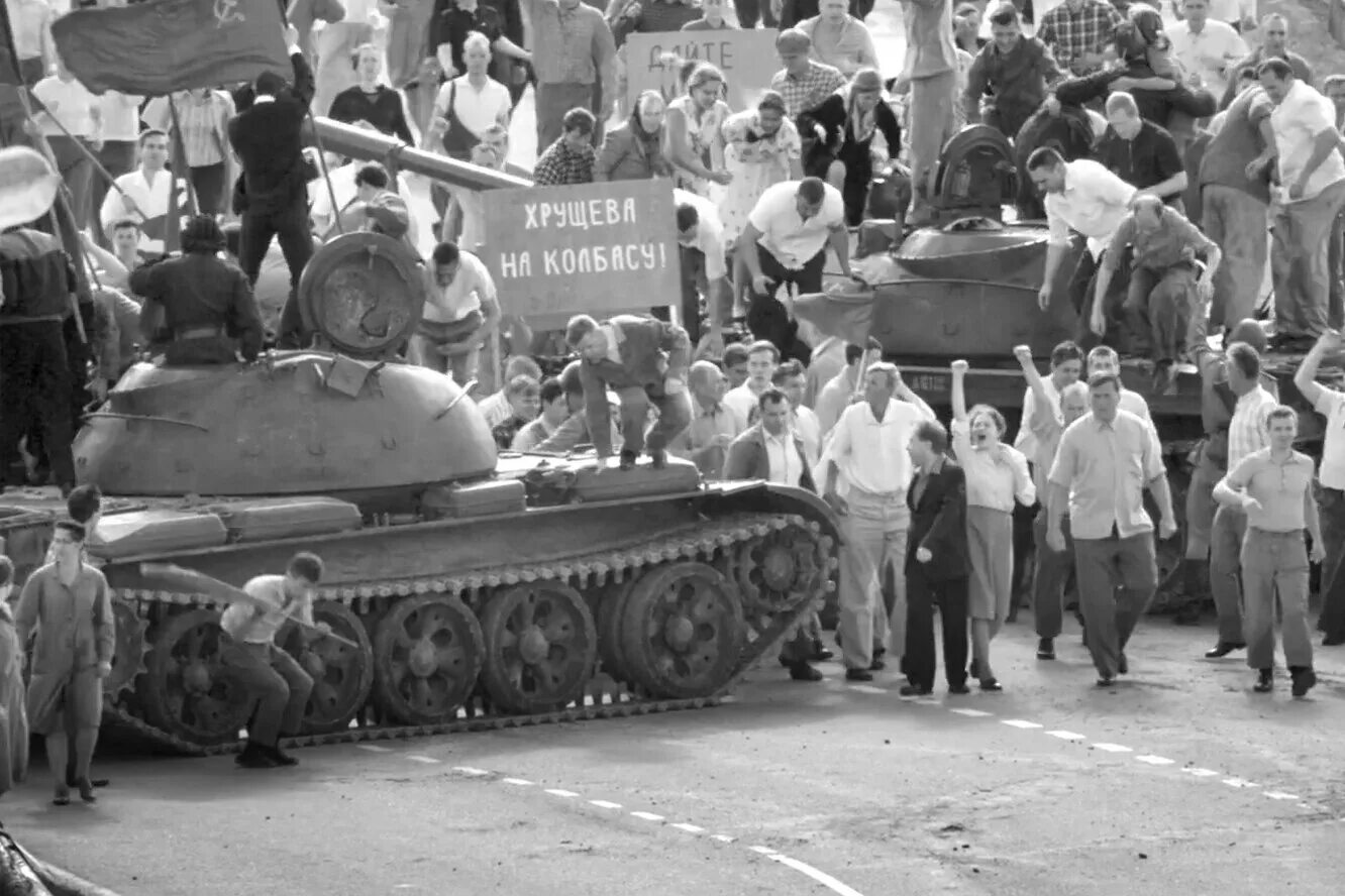 Ростовский расстрел. Новочеркасский расстрел рабочих 1962г. расстрел в новочеркасске 1962 фильм. фильм андрея кончаловского дорогие товарищи. восстание в новочеркасске в 1962.
