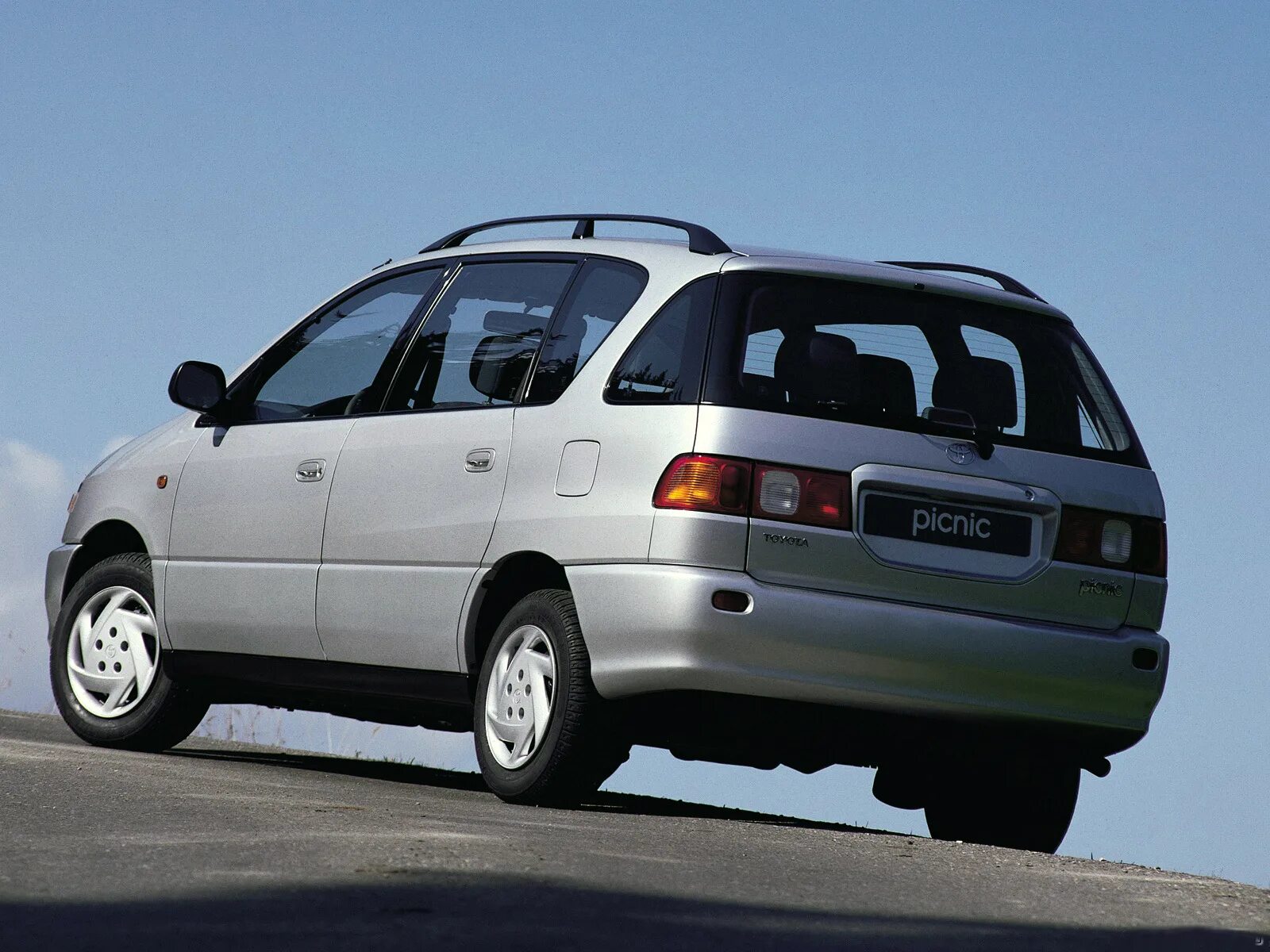 Тойота пикник 2. Toyota Picnic 1996. Toyota Picnic 2001. Тойота пикник 2001. Toyota ipsum 1996-2001.