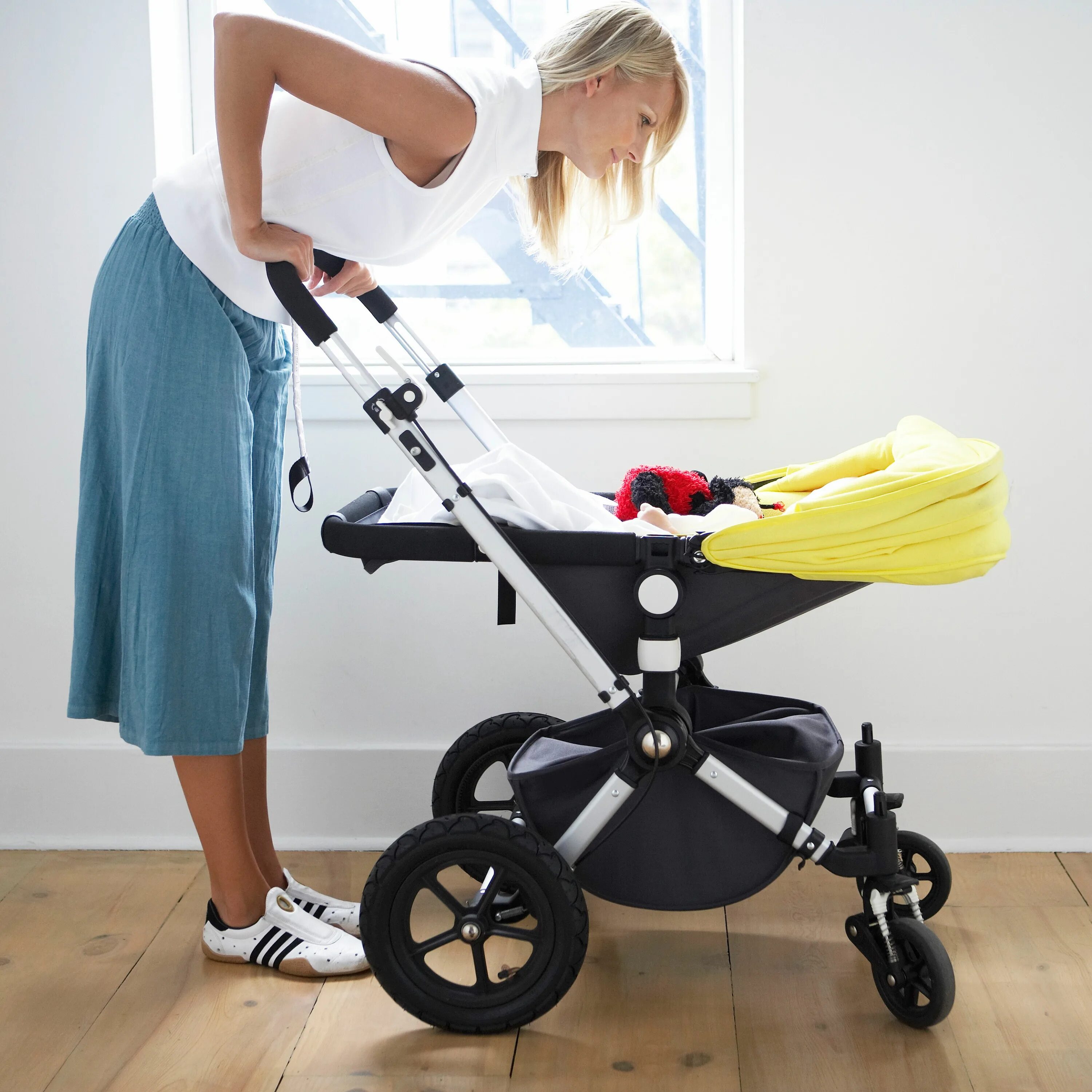 Коляска-люлька для новорожденных 1 в 1. Ребенок в коляске. Маленькая коляска для новорожденных. Компактная коляска для новорожденных. Удобная легкая коляска