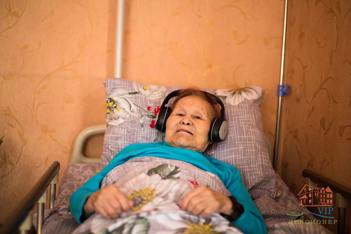 Вип пенсионер пансионат любимовка. Вип пенсионер. Пансионат для пожилых барвиха. Пенсионеры в санатории. Вип пенсионер пансионат любимовка.