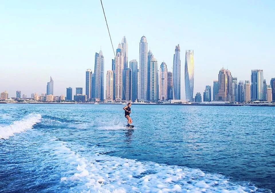 Водные гонки в дубае. Dubai water canal оаэ. Вода в дубай сегодня. Вода в дубае сейчас. Dubai water canal.
