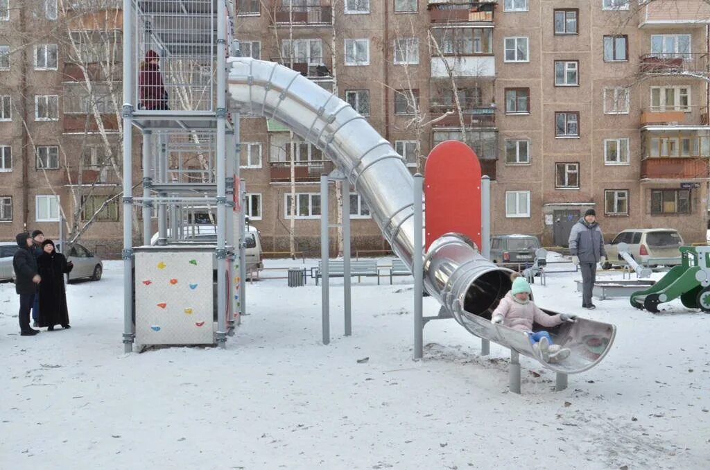 Детские сады братск. В братске на детской. Детская площадка по улице советской 6 братск. Детский сад города братска в 17 микрорайоне. Зимний братск фото.