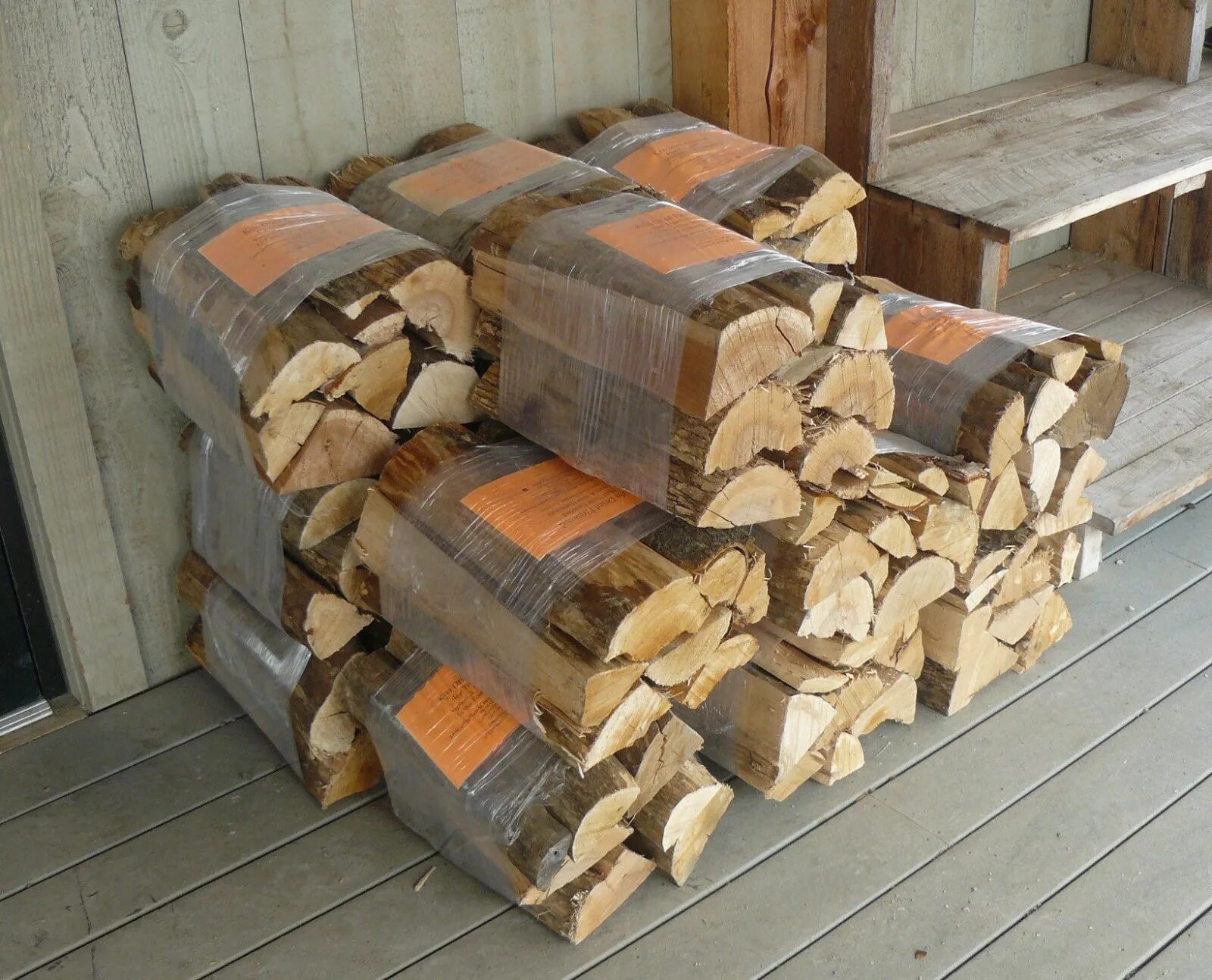 Плотные дрова. Дрова. Упаковка дров. Дрова упакованные. Дрова дубовые колотые.