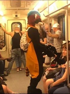 Мужики трогают мужиков в метро