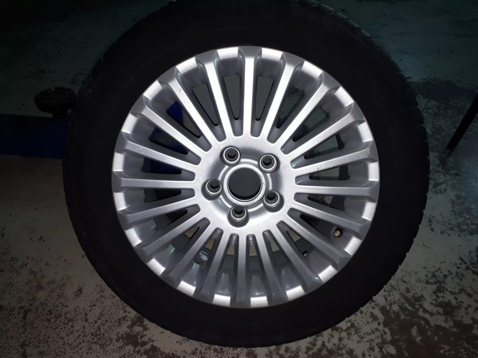 Диски ford r16 оригинал. Литые диски ford focus 2 r16. Литые диски ford focus 2 r16. Диски форд фокус 2 r16. Диски форд фокус r16.