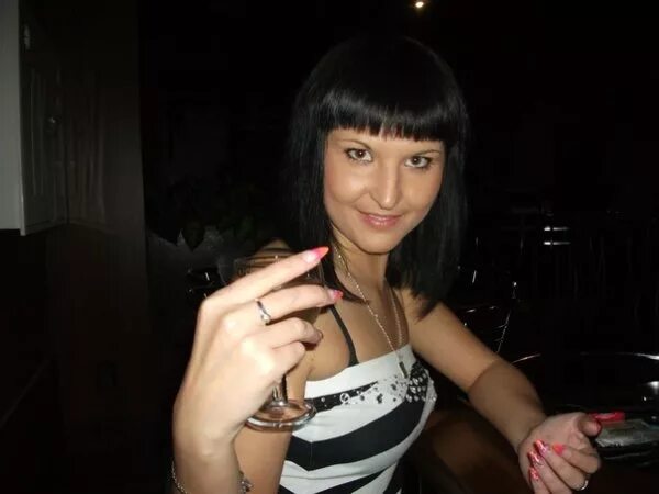 Девочка. Девушки магнитогорск. Женщины которые хотят. Девушка знакомится. Богатые женщины челябинска.