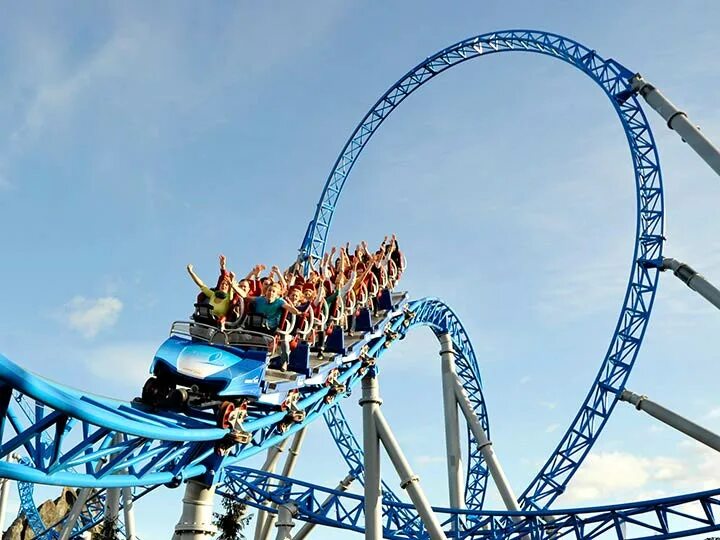 Roller coaster аттракцион. Со скольки лет можно на американские горки. Новосибирск парк аттракционов американские горки. Горка великолукский мясокомбинат диво остров. Сочи-парк аттракционы американские горки.